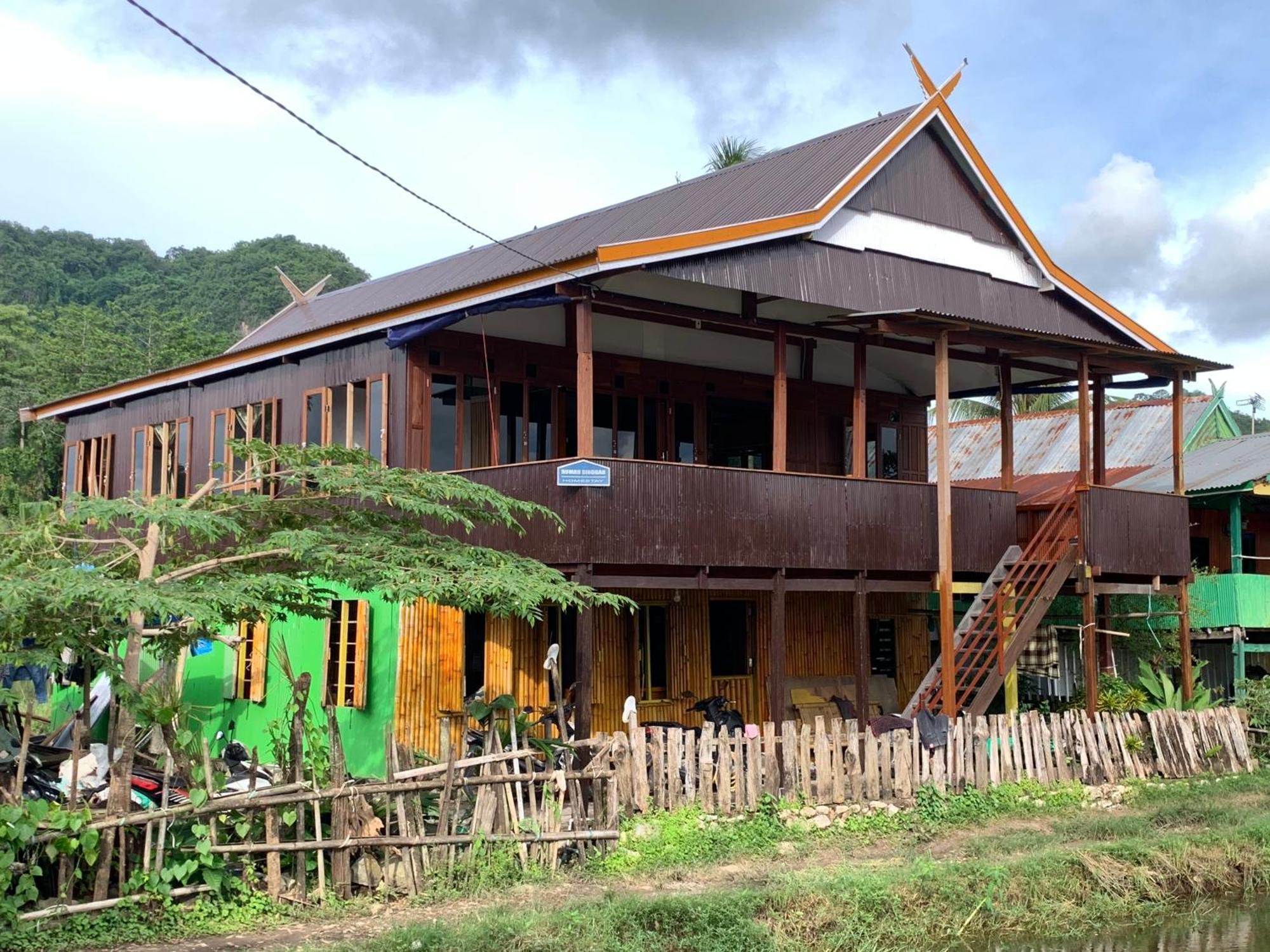 Nasrul House Homestay For Backpackers Maros Exterior foto